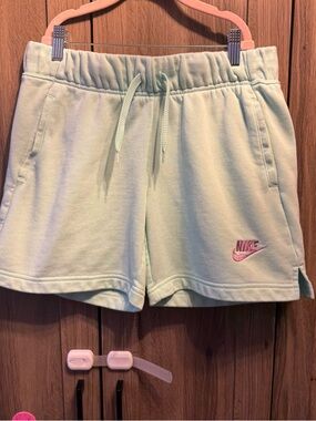 Nike Girls' Sportswear Club French Terry Shorts Size XL Mint Foam/Violet Shock